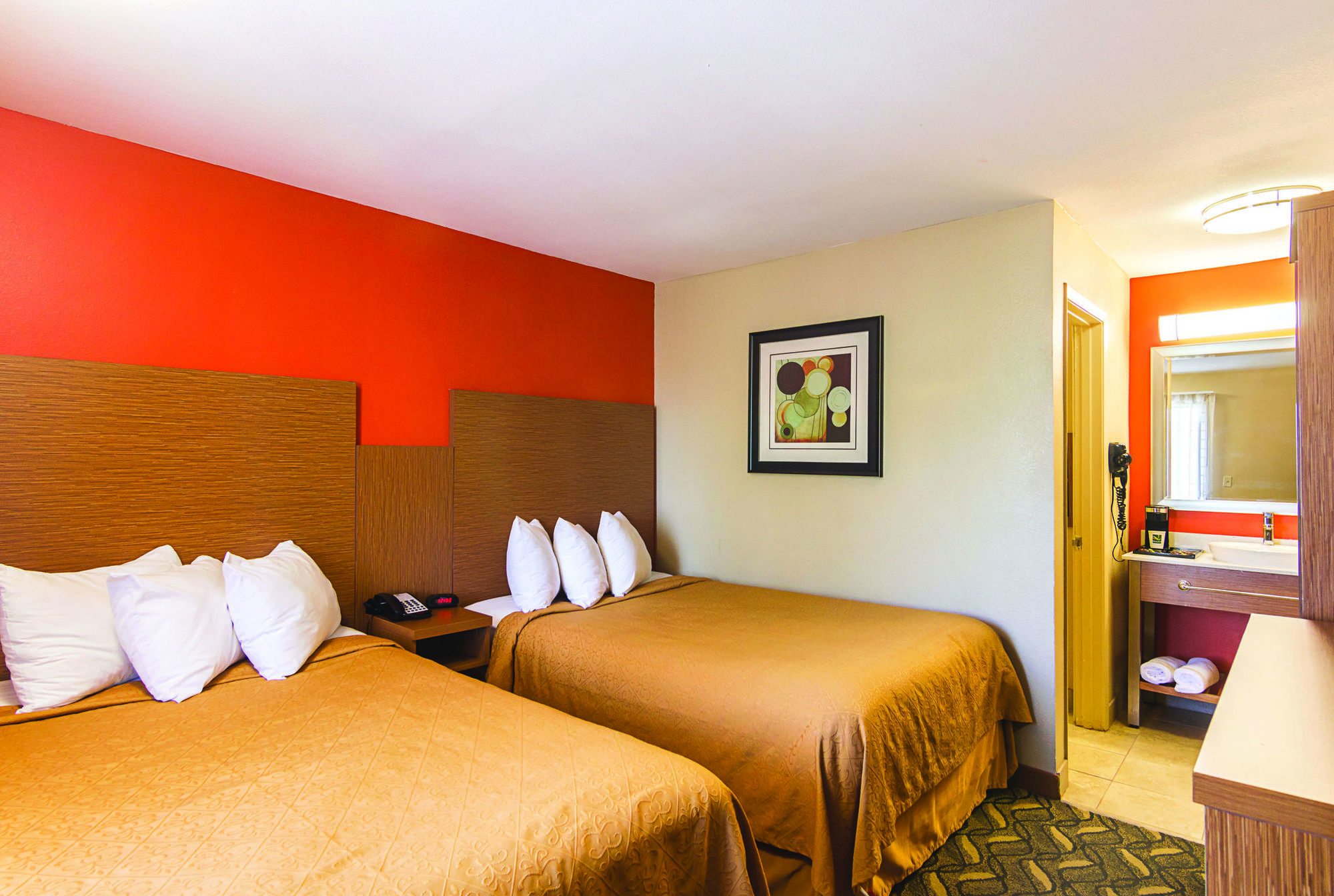 Days Inn & Suites By Wyndham Arlington Near Six Flags Room photo