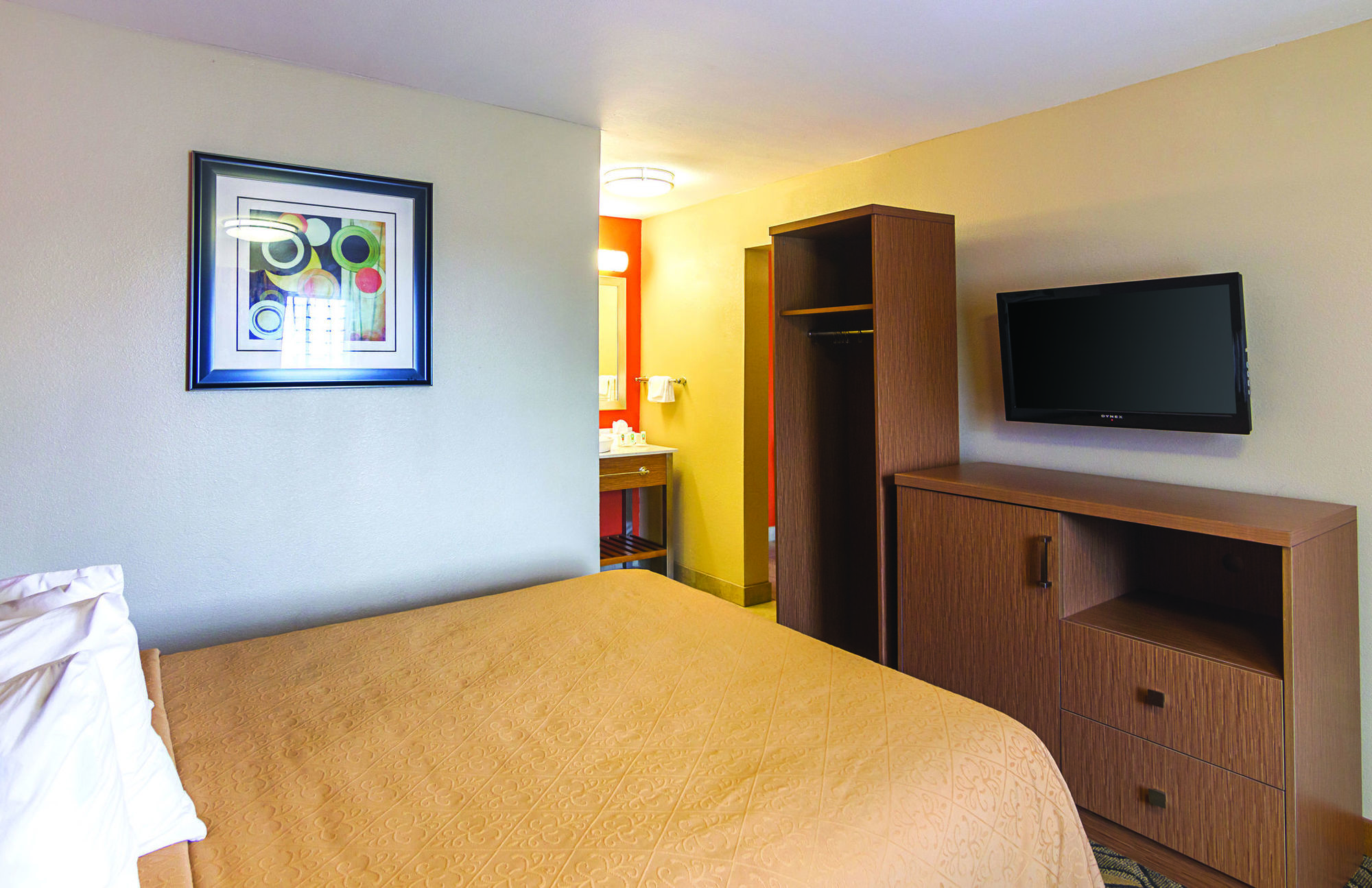 Days Inn & Suites By Wyndham Arlington Near Six Flags Room photo